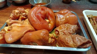卤菜制作技术培训视频：从卤鸭脖到卤猪肚的详细教程